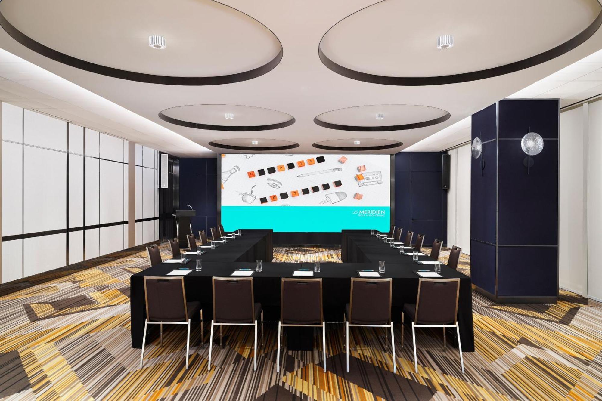 Le Meridien Myeongdong Hotel 5*